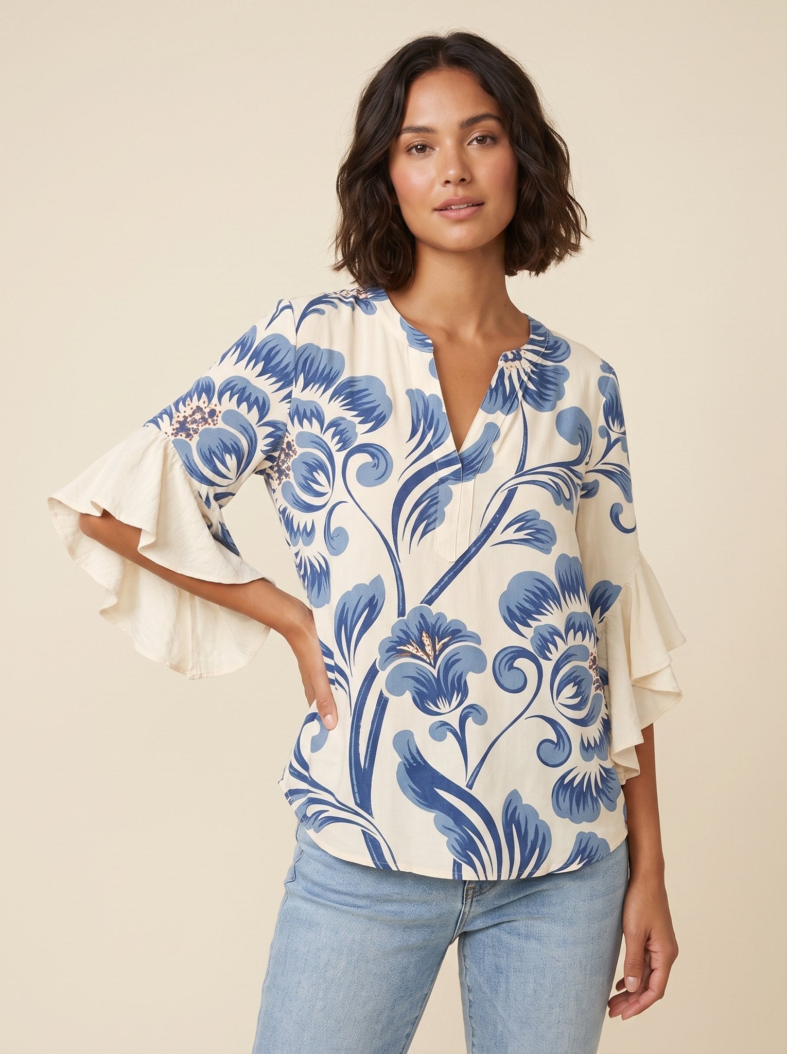 Isabella | Blouse with Elegant Flowers