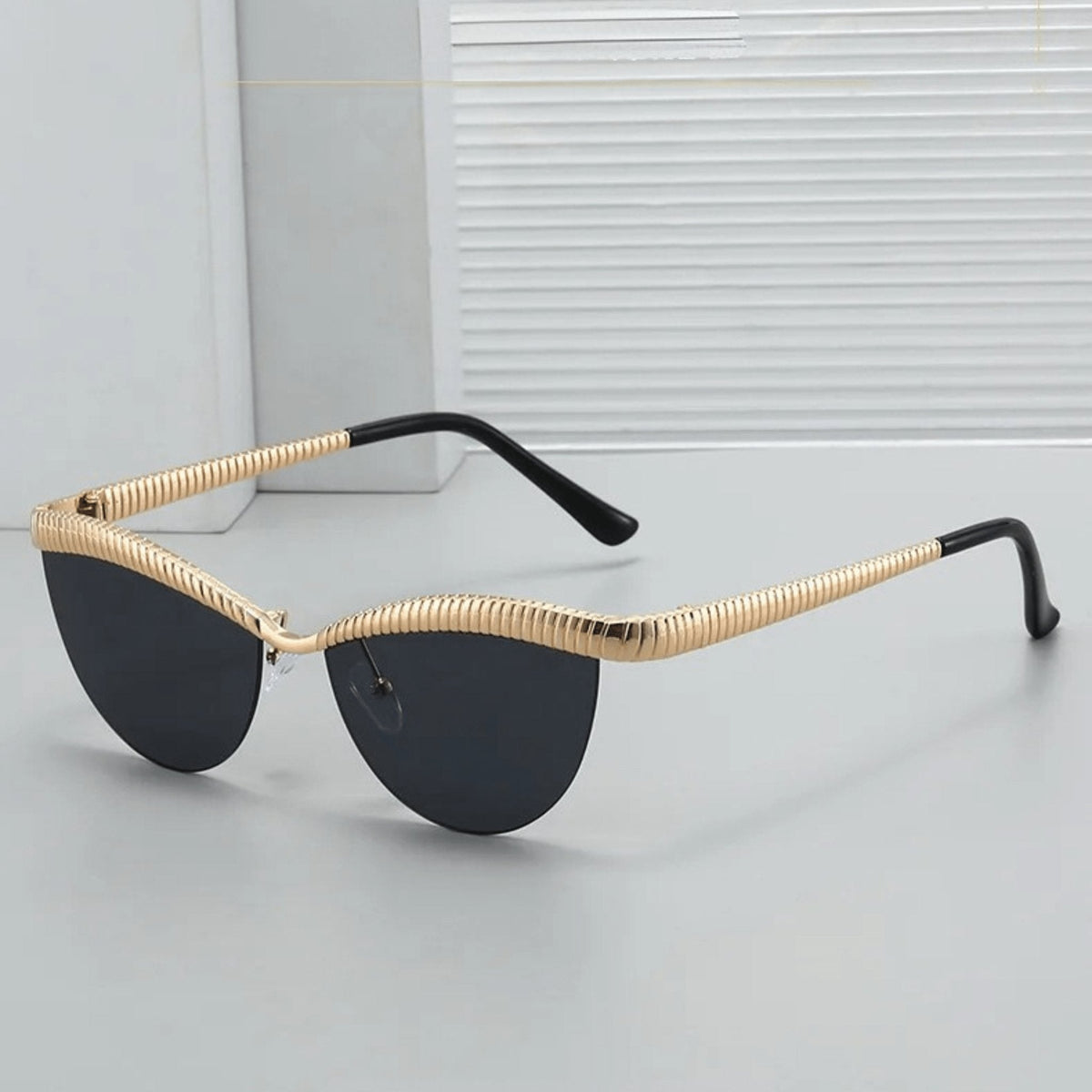 Sierra | Cat-Eye Sunglasses Frameless, UV-Protective